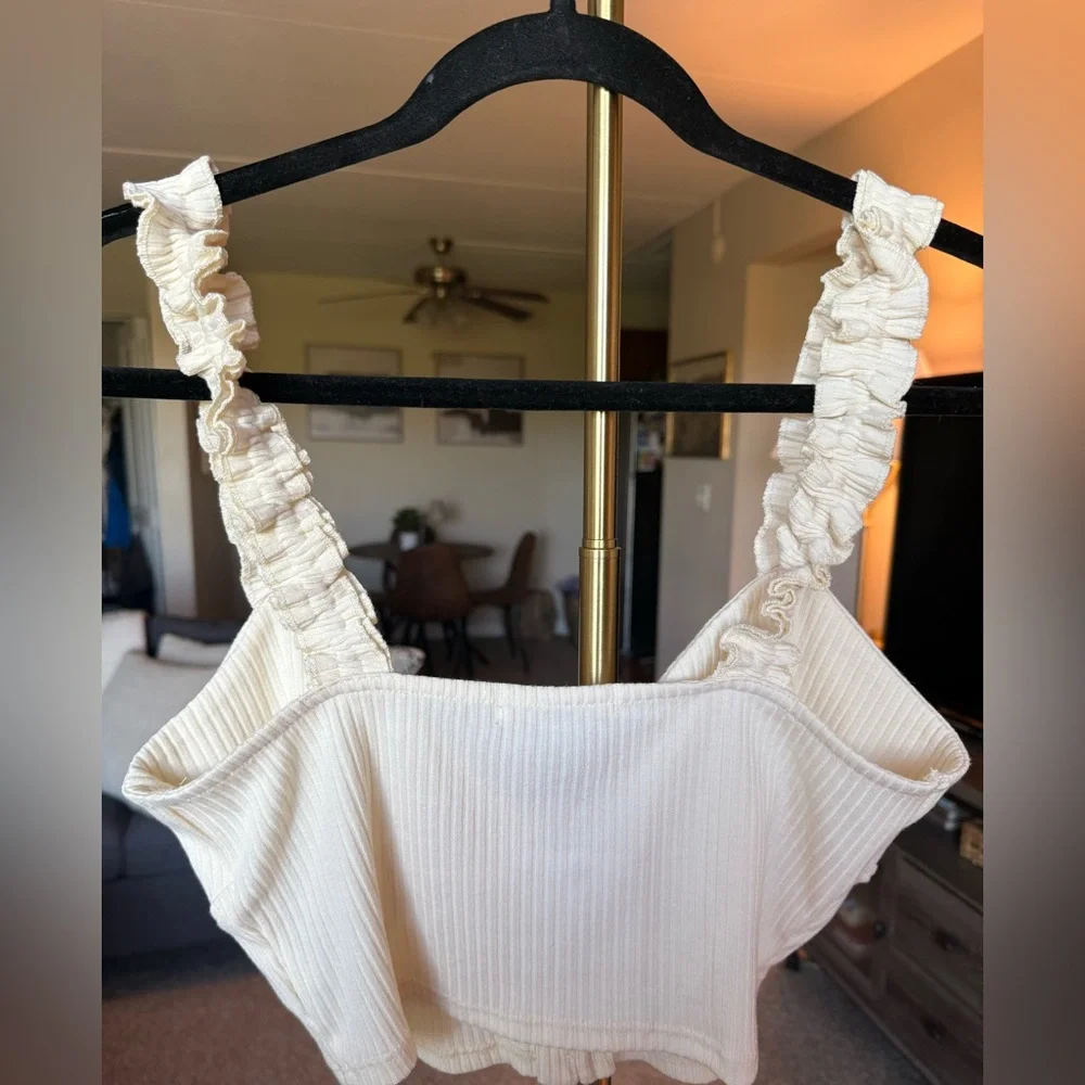 Backyard Roses Cream Ruffle Dacey Top Size Medium NWT - Picture 6 of 7